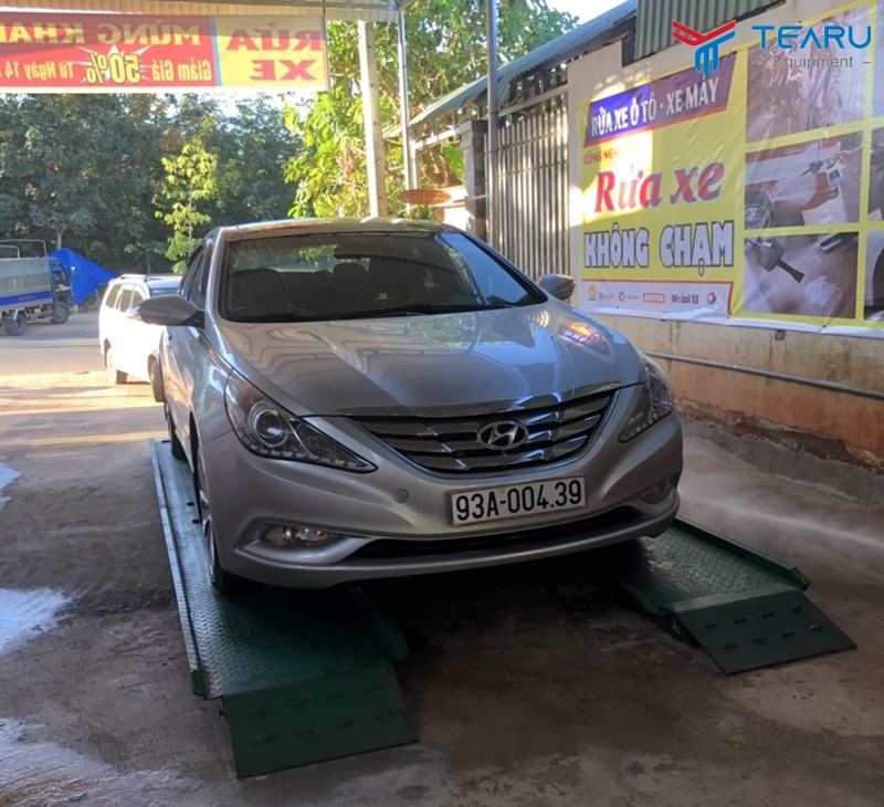 Cầu nâng 1 trụ rửa xe hơi Việt Nam