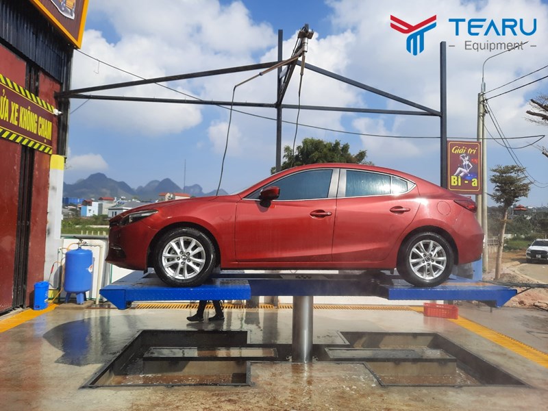 Vận hành cầu nâng ô tô Ấn Độ để rửa xe