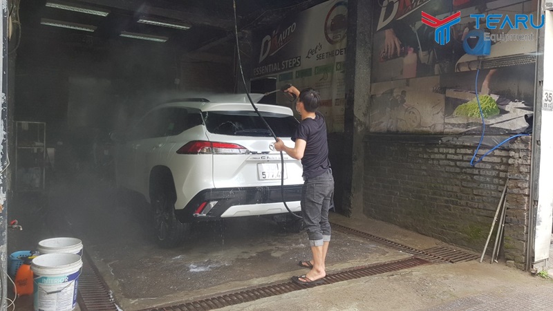 Nên rửa xe với dung dịch chuyên dụng để đảm bảo an toàn