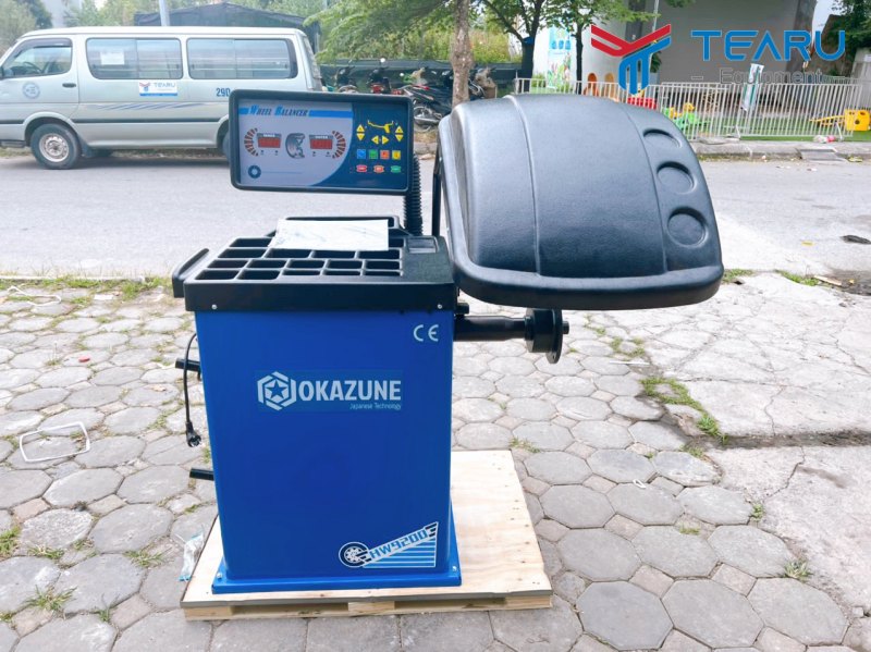 Máy cân bằng lốp Okazune độc quyền bởi công ty TEARU