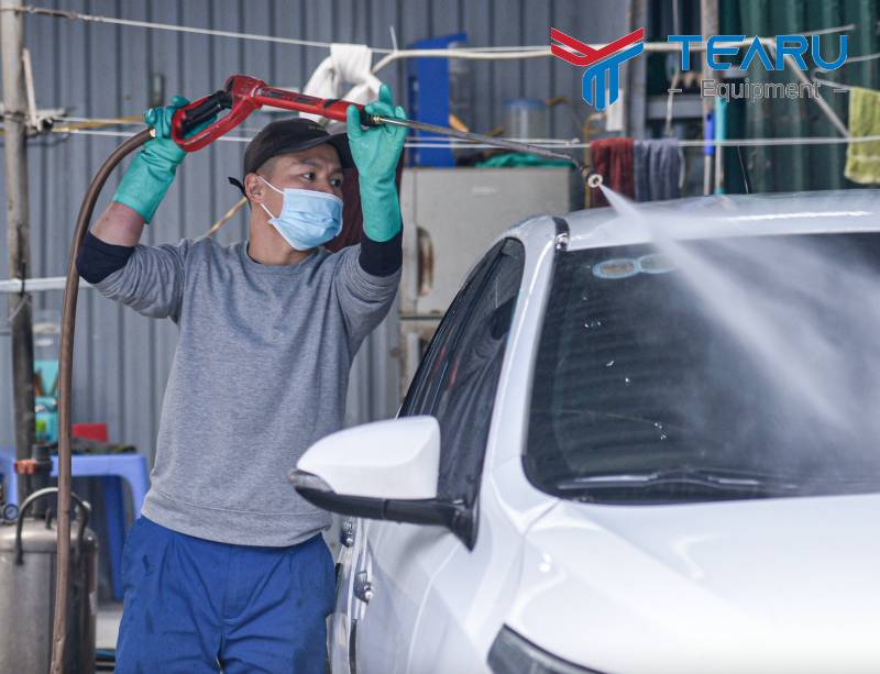 Máy rửa xe giúp vệ sinh xe nhanh và sạch