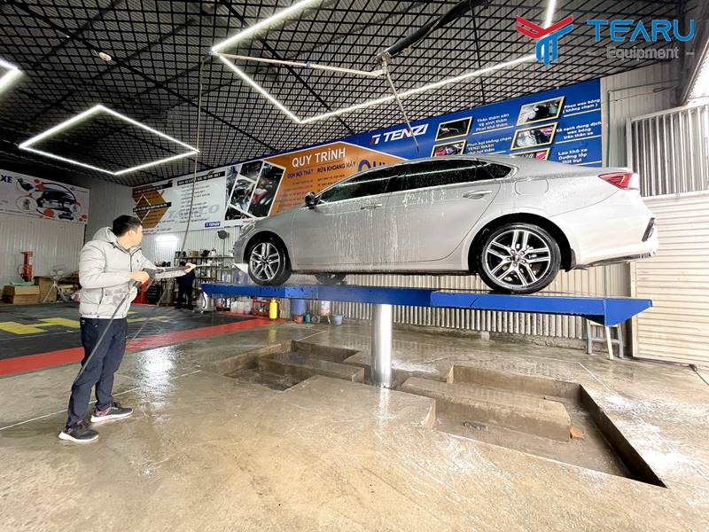 Cầu nâng 1 trụ Okazune chuyên dùng để rửa xe ô tô 