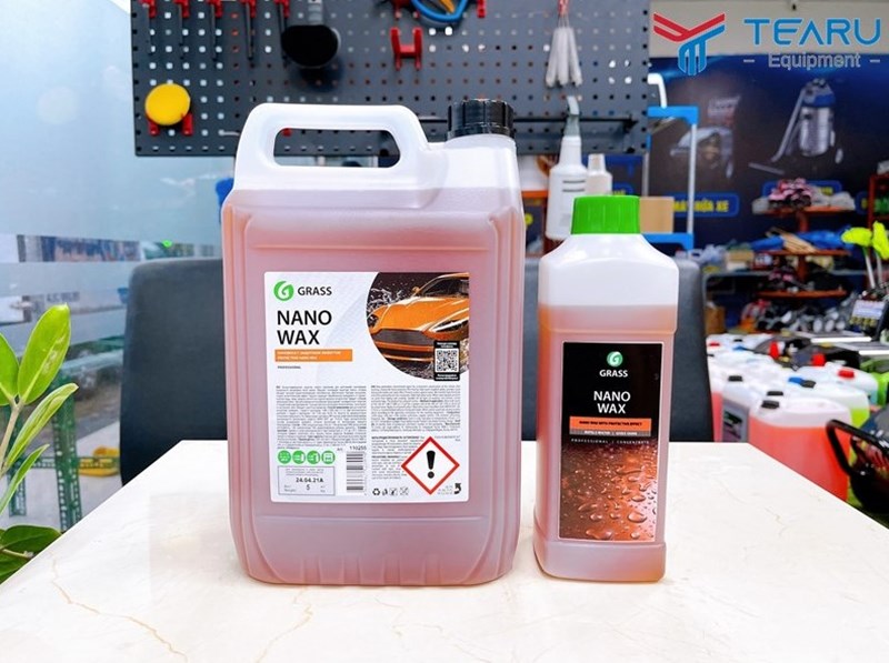 Sử dụng dung dịch làm bóng Nano Wax để bảo vệ lớp sơn xe