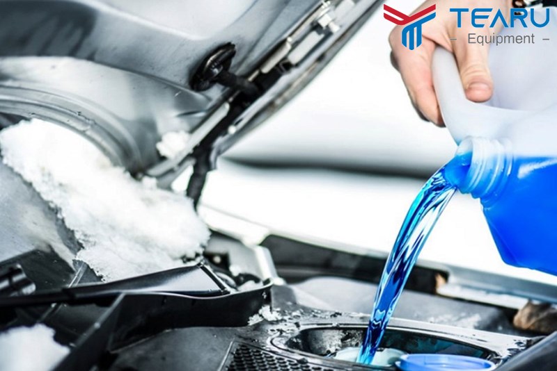 Dấu hiệu cảm biến báo mức nước rửa kính ô tô có vấn đề và cách khắc phục