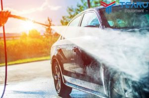 Vì sao không nên rửa xe dưới trời nắng nóng?