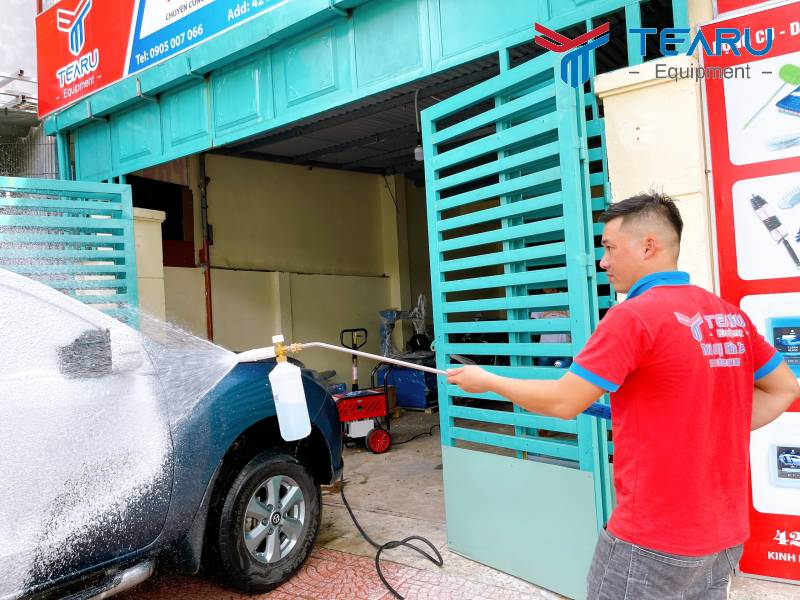 Rửa xe nhanh và sạch hơn với hóa chất chuyên rửa xe