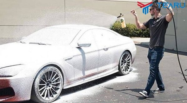 Rửa xe đúng cách để bảo vệ sơn xe khỏi tác động của nước mưa