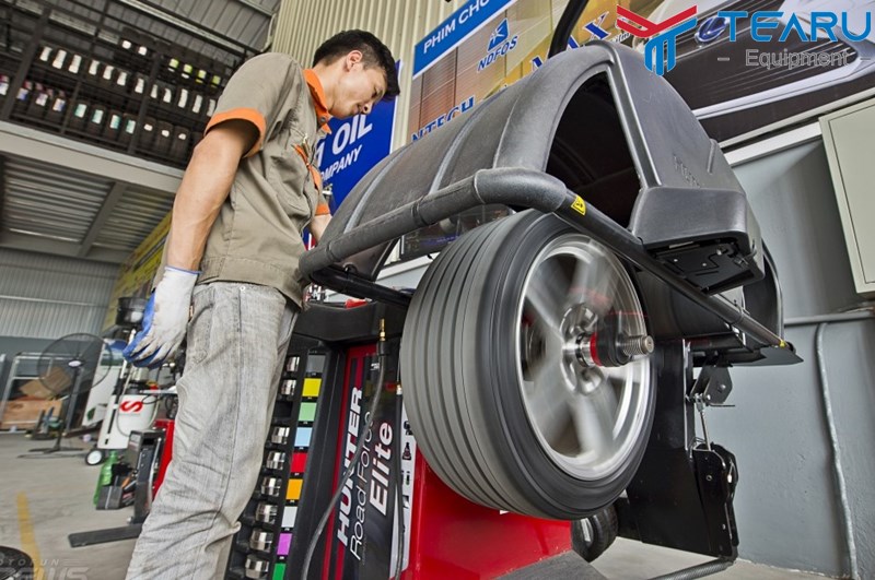 Đảo lốp xe là một quá trình quan trọng trong bảo dưỡng xe hơi và đảm bảo an toàn khi lái xe