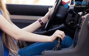 Chạy xe dừng liên tục trong khi lái xe có hại không?