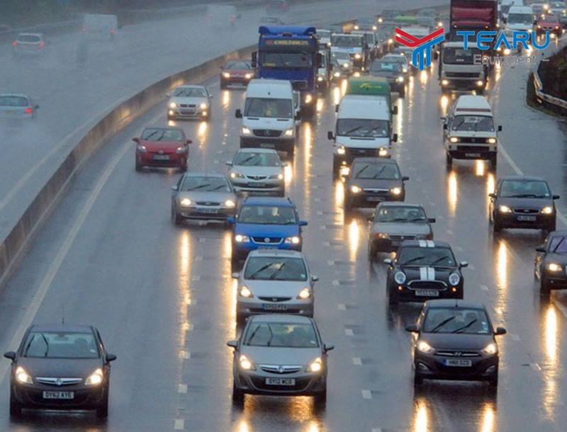 Những hành động sai lầm phải trả giá khi sử dụng ô tô mùa mưa phùn kéo dài