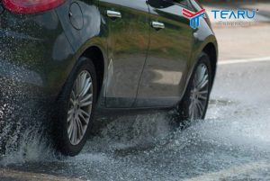 Kỹ thuật kiểm soát xe ô tô khi bị trôi bánh như thế nào?