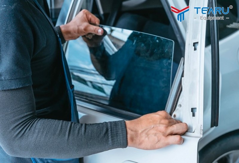 Nếu biết cách bạn có thể tự sửa kính xe ô tô bị kẹt 