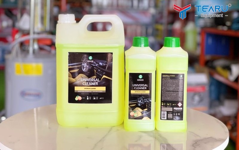 Sử dụng dung dịch vệ sinh nội thất chuyên dụng hoặc baking soda 