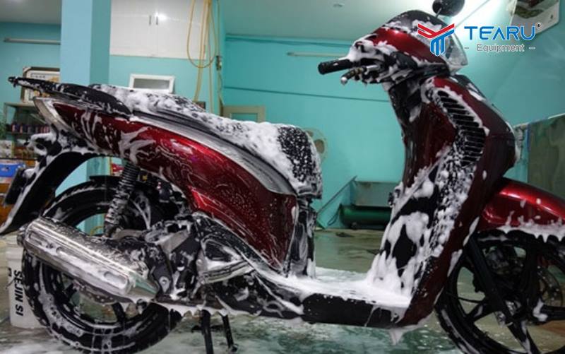 Vệ sinh xe thật sạch, loai bỏ bụi bẩn còn bám trên xe