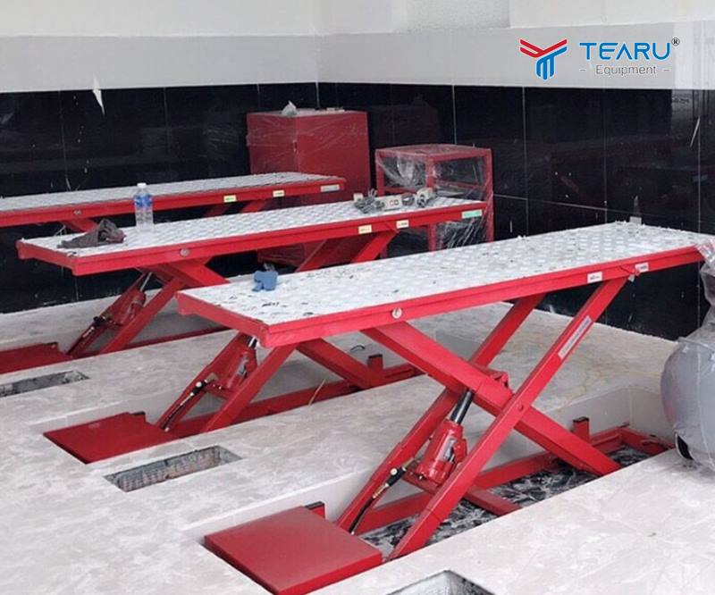 Bàn nâng xe máy âm nền