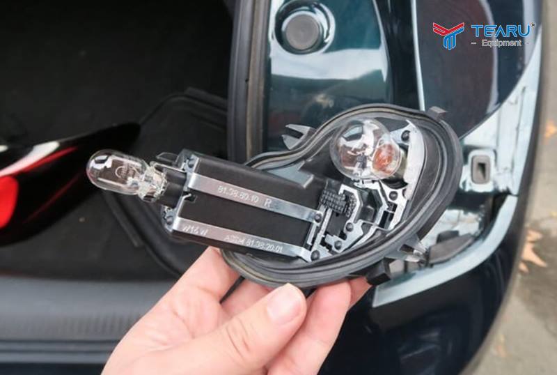 Hệ thống đèn xe dễ bị hỏng sau đợt mưa lớn