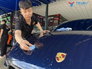 Khi nào nên dùng đất sét tẩy bụi sơn trên xe ô tô?