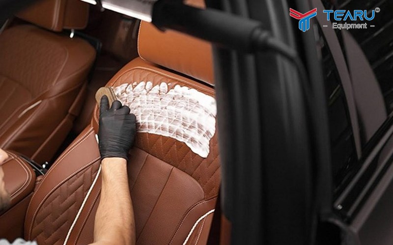 Có nhiều cách để bảo vệ ghế da ô tô luôn mới 