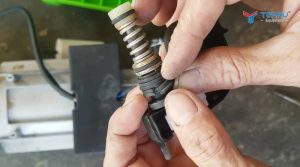 Cách tháo rơle máy rửa xe mini đúng cách tại nhà