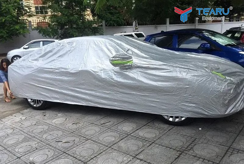 Không nên phủ bạt khi xe còn ướt hoặc trời mưa 