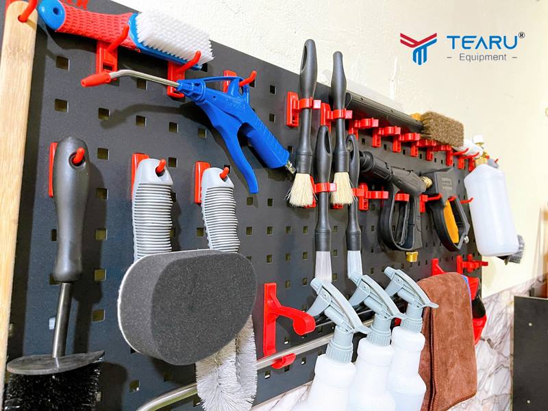 Bàn chải và dụng cụ vệ sinh chi tiết