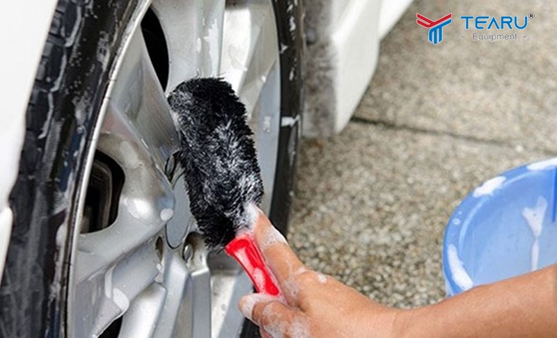 Thị trường có khá nhiều dòng nước tẩy lốp 