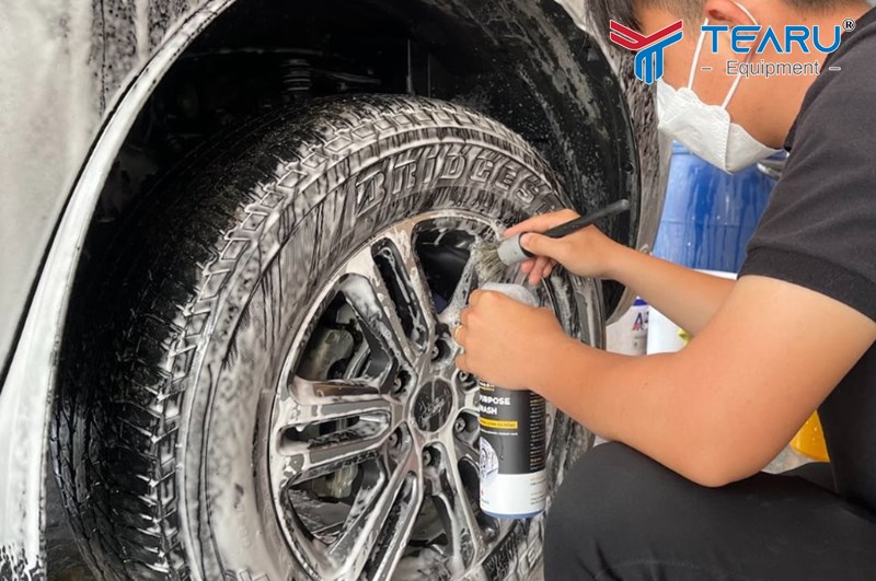 Dung dịch tẩy lốp ô tô loại nào tốt? Cách chọn và gợi ý sản phẩm hiệu quả 