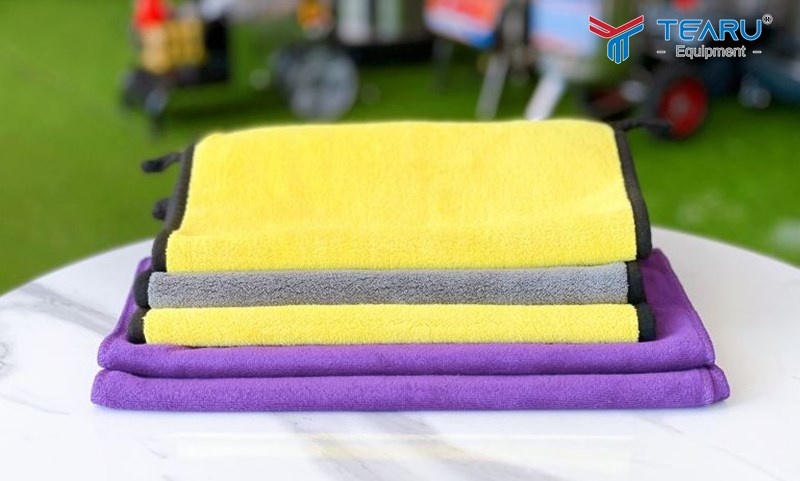 Khăn lau nội thất ô tô nên dùng loại nào?