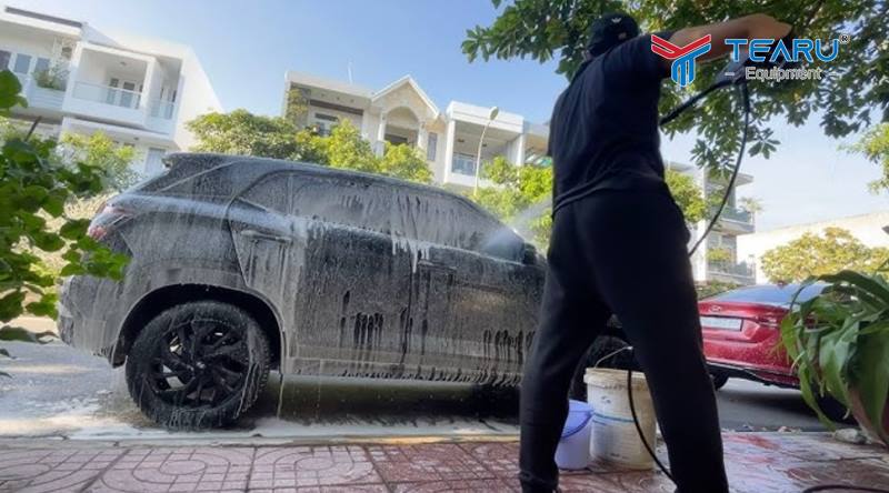 Không bắt đầu rửa xe khi còn nóng