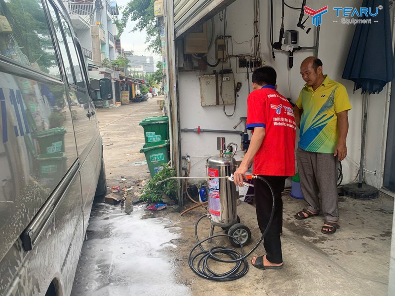 Bình bọt tuyết rửa xe ô tô loại nào nên sử dụng 