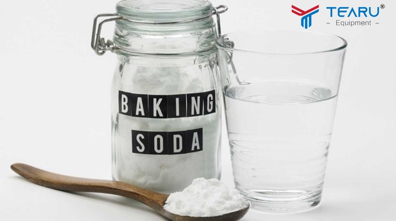 Pha nước rửa kính bằng baking soda