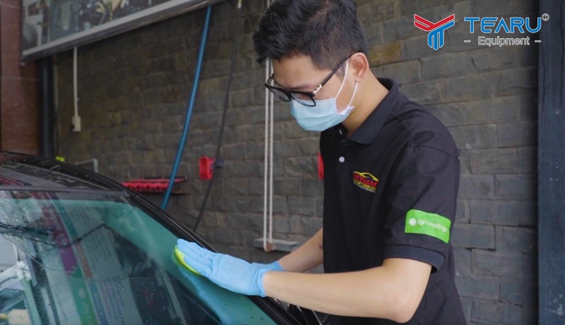 Thị trường có khá nhiều loại chuyên tẩy ố trên sơn xe ô tô 