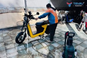 Không rửa xe ngay sau khi đi về
