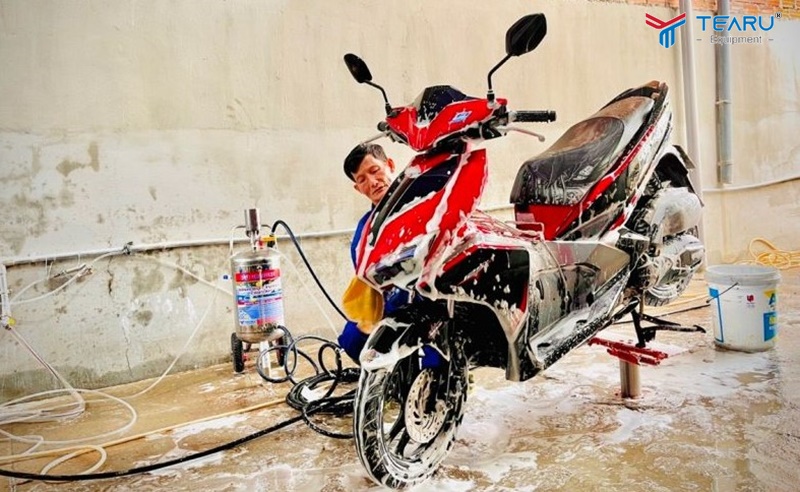 Bàn nâng xe máy dầu thuỷ lực 