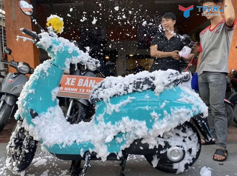 rua xe dien co sao khong 2
