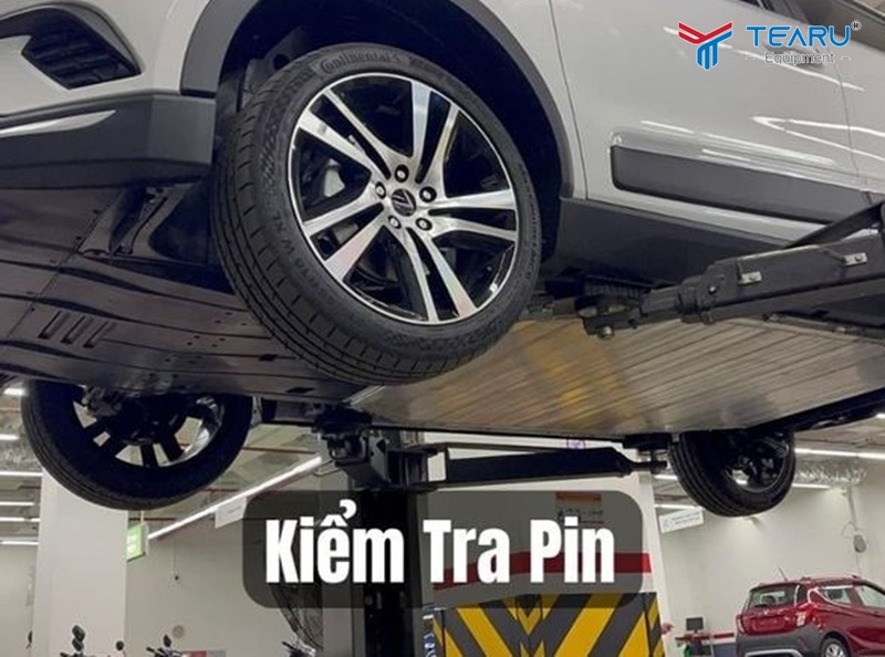 Kiểm tra tình trạng pin ô tô điện 