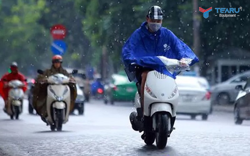 Cách sử dụng xe điện trong mùa 'nắng lắm, mưa nhiều'