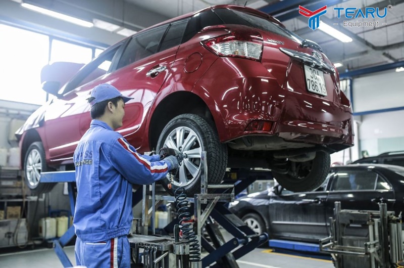Được và mất gì khi bảo dưỡng ô tô tại garage thay vì đại lý chính hãng?