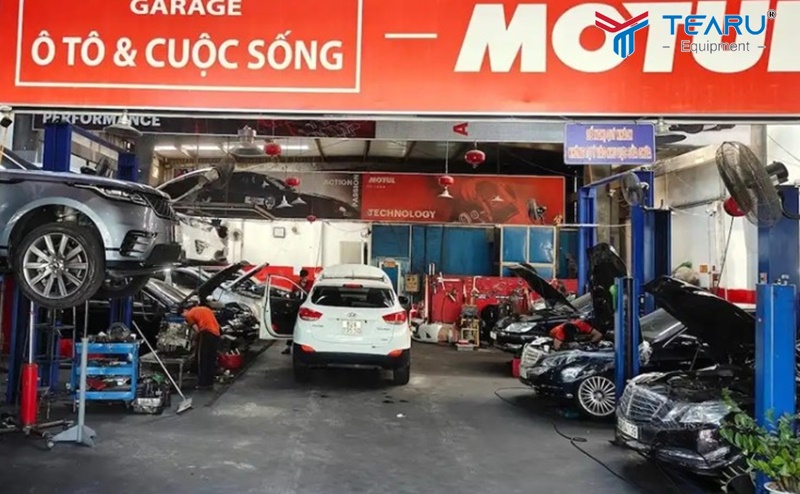 Garage thường rẻ hơn 20–40% so với đại lý chính hãng.