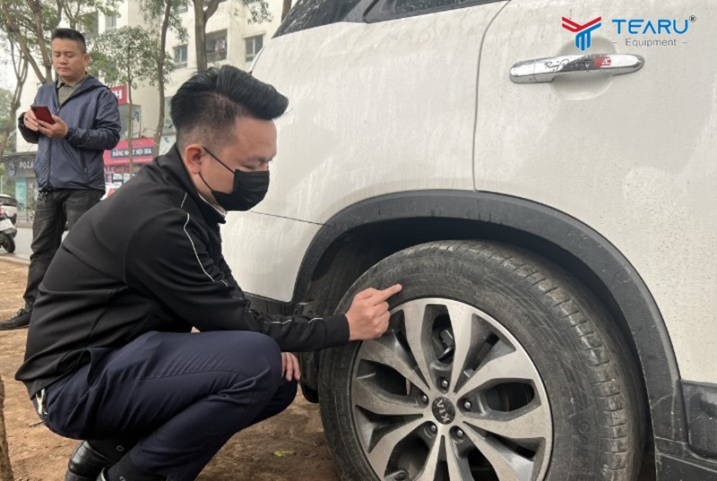 Hiểm hoạ từ việc sử dụng dung dịch đánh bóng lốp ô tô kém chất lượng 