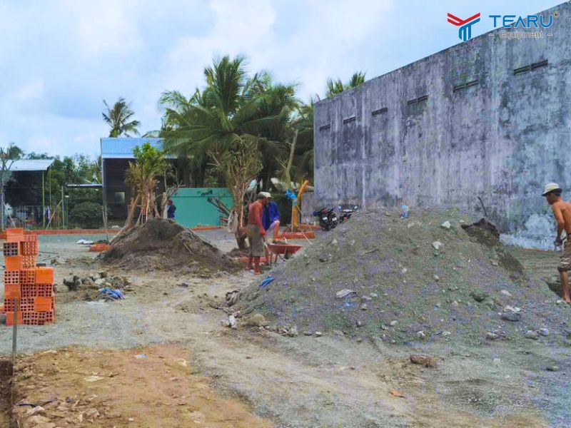 Tiến hành cải tạo và làm lại mặt bằng trung tâm