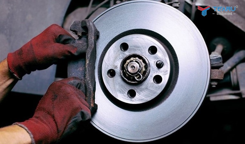 Có một số thói quen khiến phanh ô tô bị mòn 