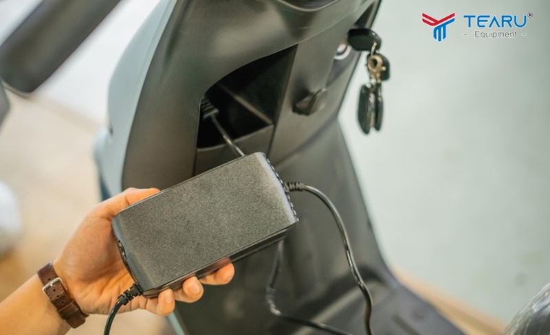 Sạc xe máy điện tại nhà thế nào cho an toàn? 7 Hoàn tất và bảo quản sạc đúng quy định