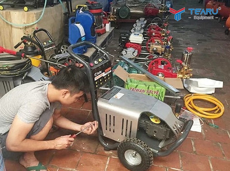 Chợ đồ cũ tại Hà Nội 