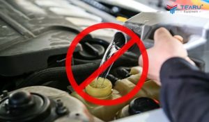 Vì sao không nên châm nước làm mát động cơ ô tô có màu khác nhau?