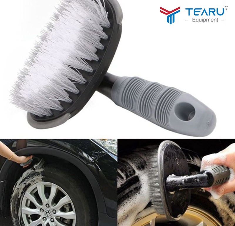 Chuẩn bị dụng cụ và dung dịch vệ sinh 