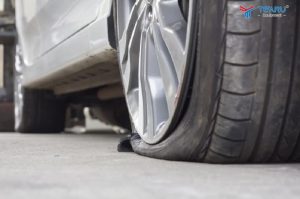 Vì sao lốp ô tô, xe máy ít sử dụng dễ bị giảm xuất, xẹp nhanh?