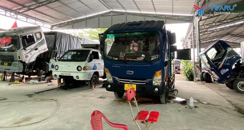 Vô lăng rung hoặc lệch hướng 