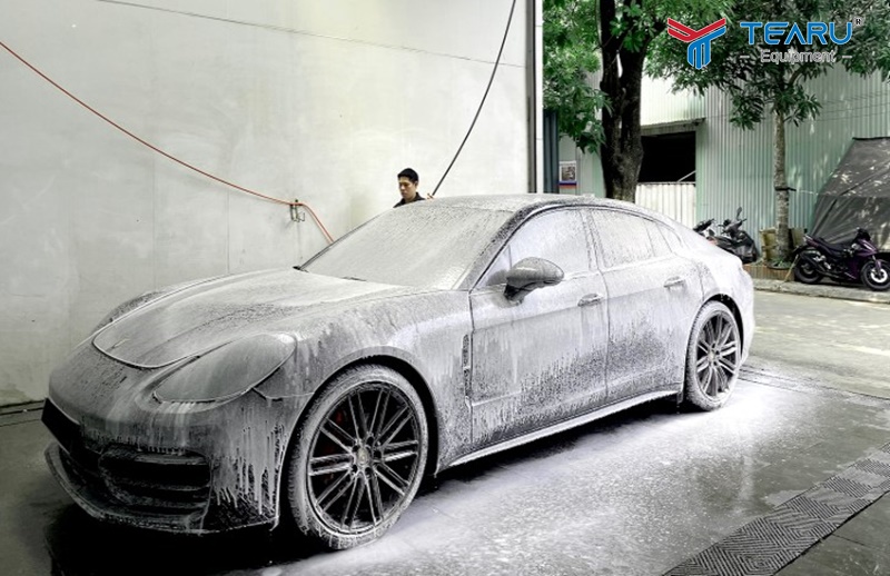 Rửa xe chuyên nghiệp khác gì với rửa xe thông thường 
