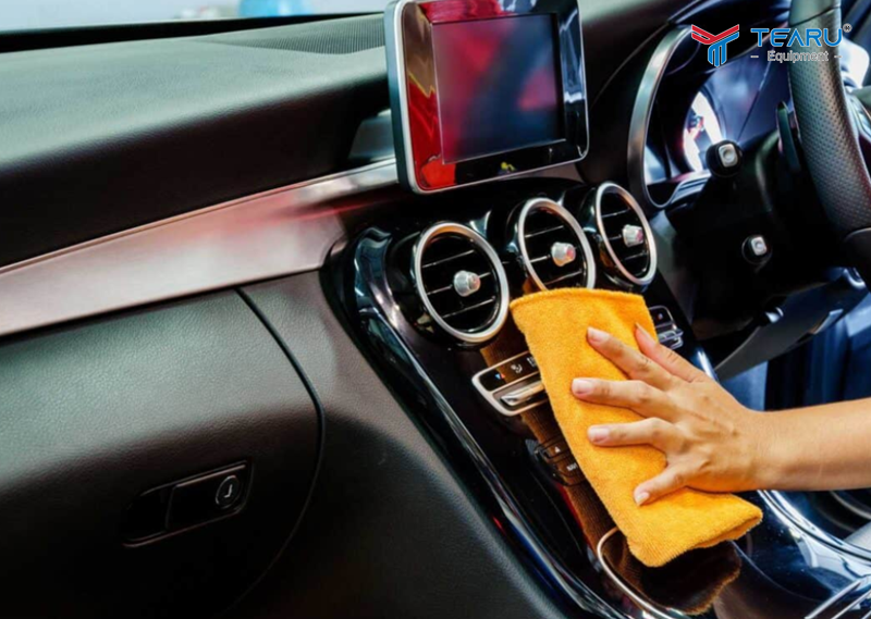 Dưỡng Taplo định kỳ tạo ra một lớp màng bảo vệ chống tia cực tím